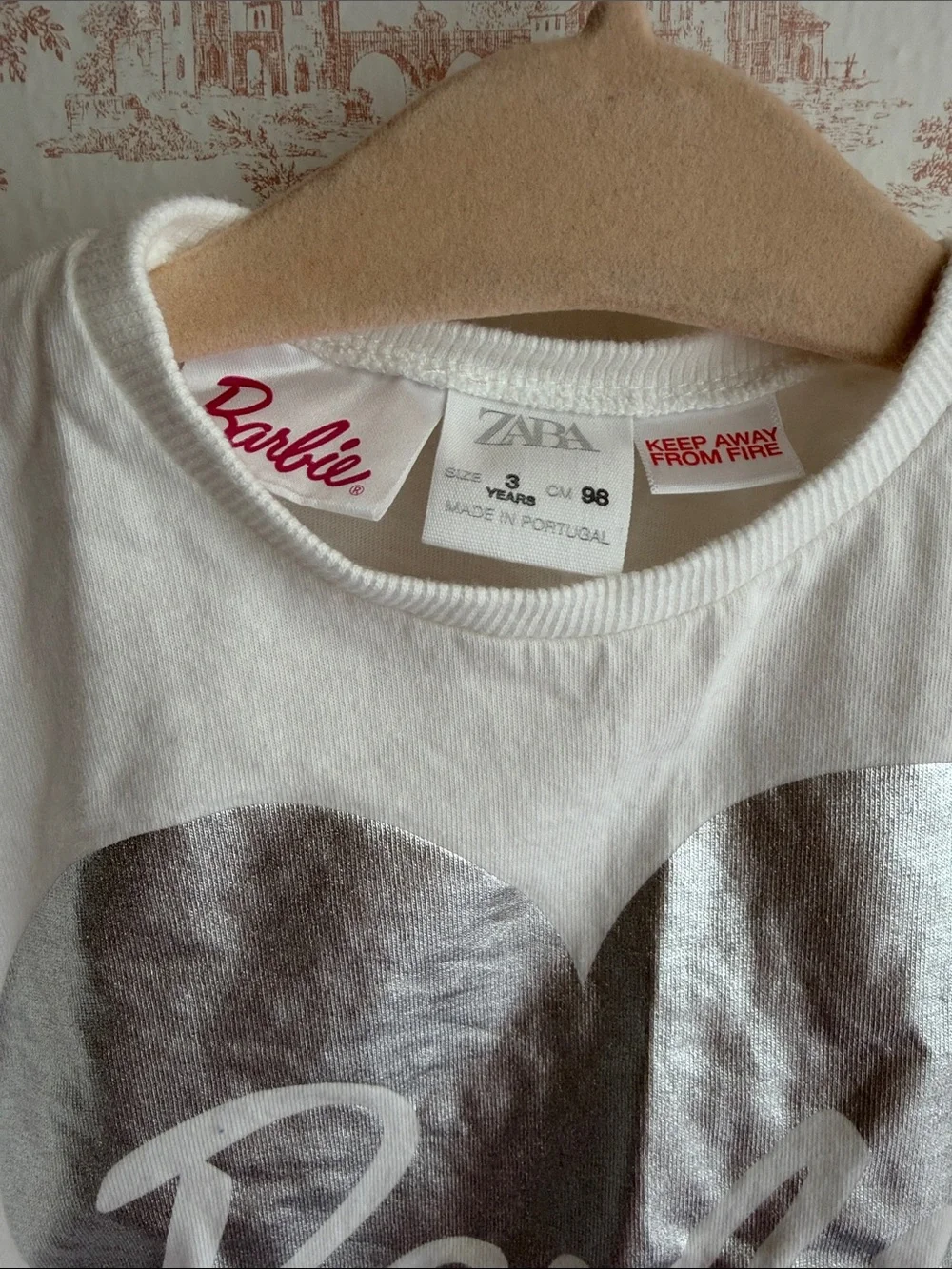 Zara Kids White Tee with Silver Heart Graphic. Size 3t
